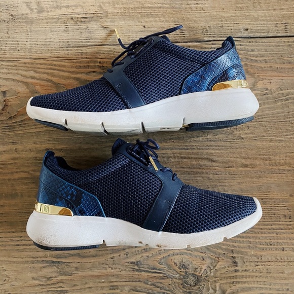 low bred 11s grade school